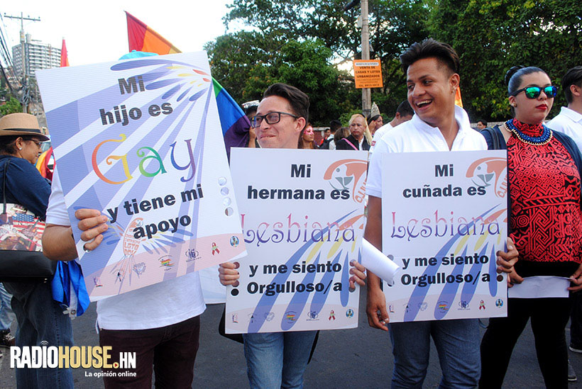 desfile-lesbico-gay-radiohouse-3