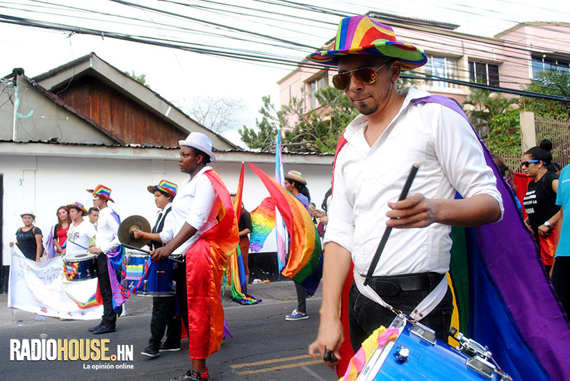 desfile-lesbico-gay-radiohouse-9