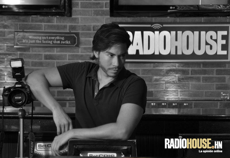 SAUL LARIOS_RADIOHOSE (13)