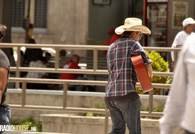 HENRRY SALGADO_RADIOHOUSE (1)