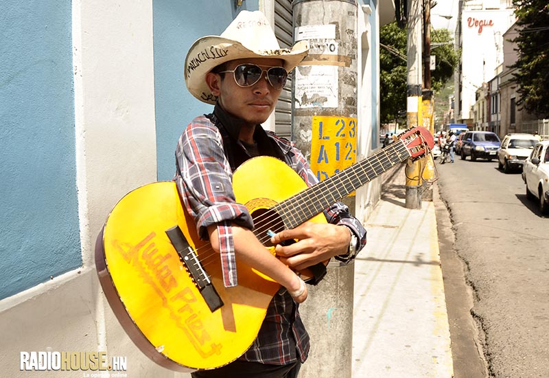 HENRRY SALGADO_RADIOHOUSE (2)