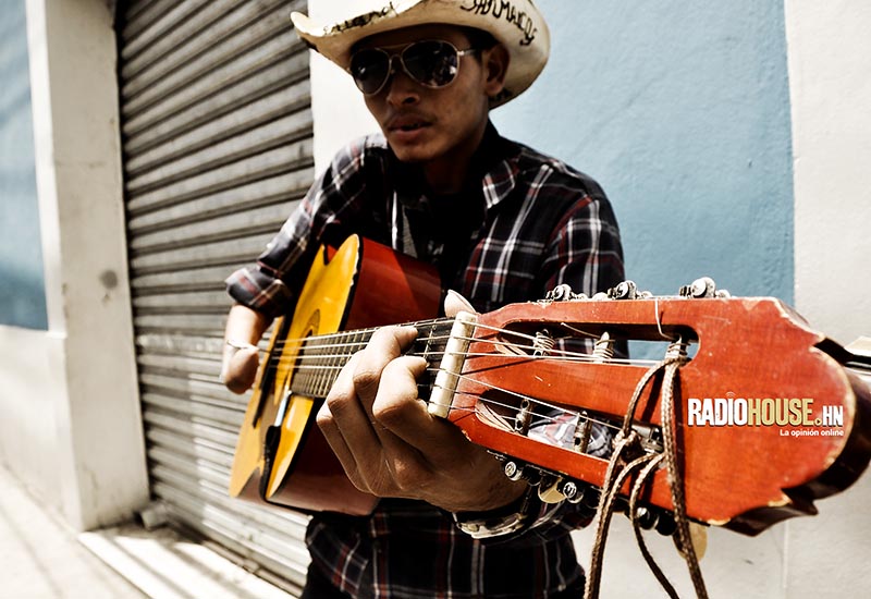 HENRRY SALGADO_RADIOHOUSE (3)