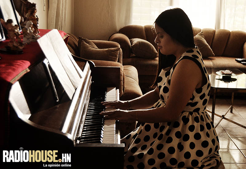 NORA MELINA_RADIOHOUSE (41)