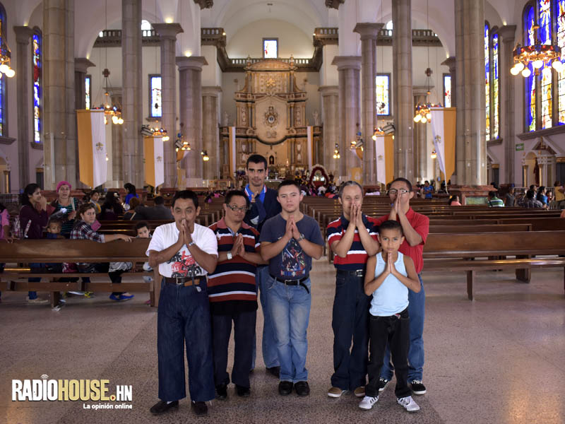 Virgen de Suyapa_ RadioHouse (26)