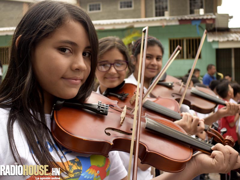 ESCUELA ESPERIMENTAL DE MUSICA (32)