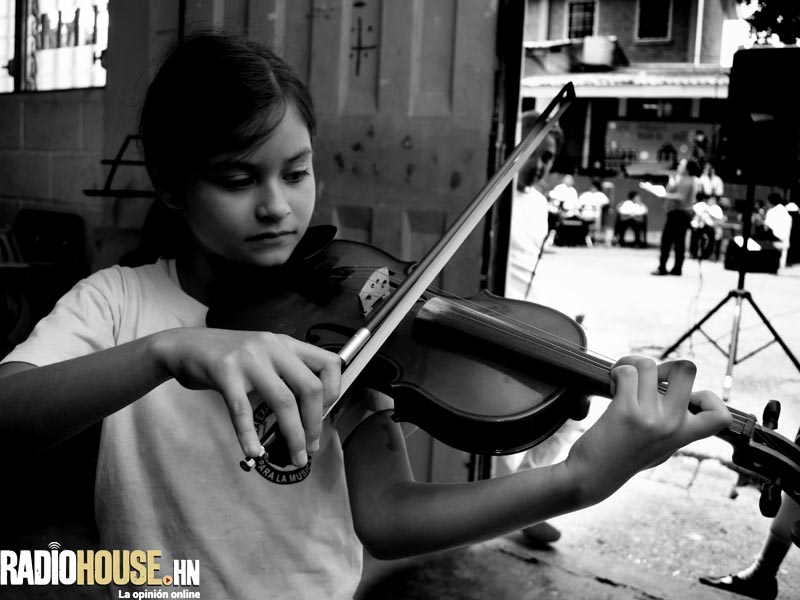 ESCUELA ESPERIMENTAL DE MUSICA (60)