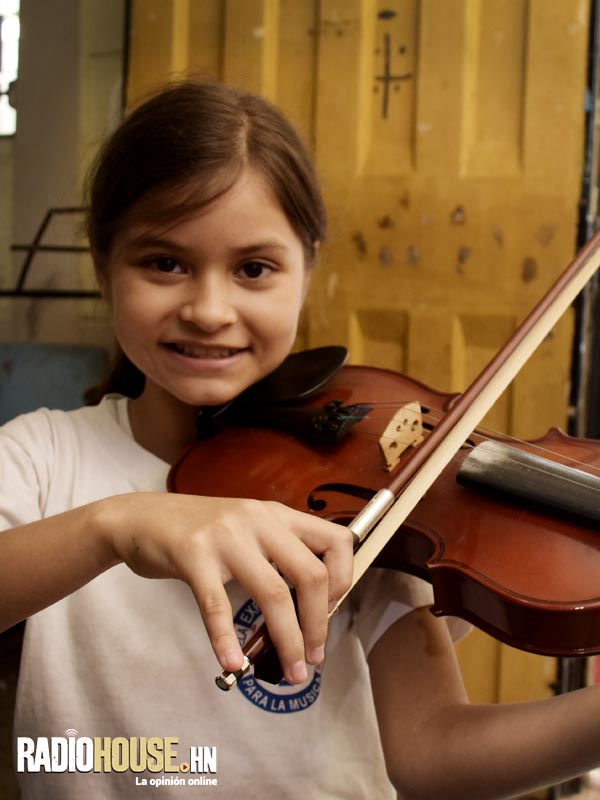 ESCUELA ESPERIMENTAL DE MUSICA (85)