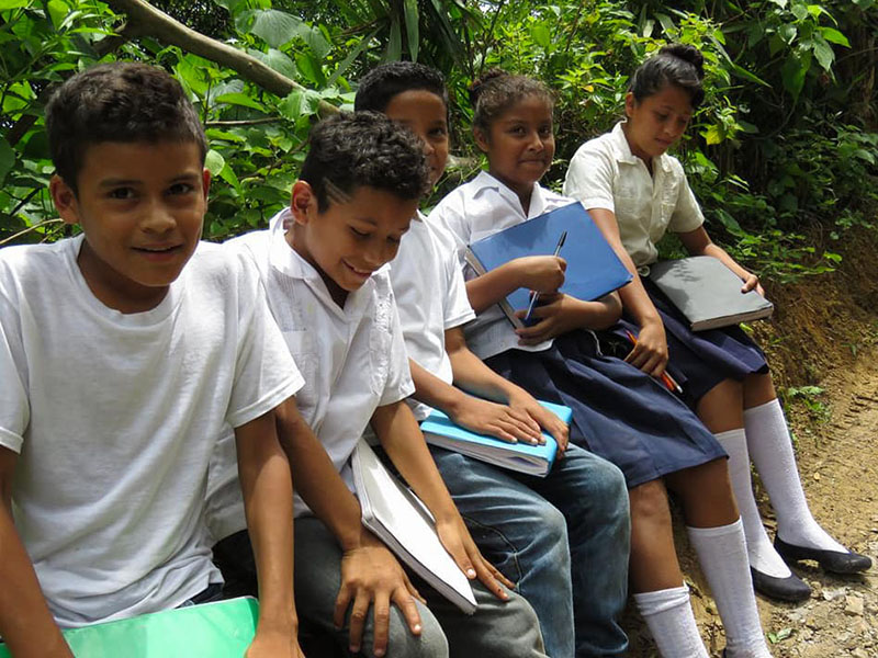 Escuela de Nylon, Comayagua_RadioHouse (2)