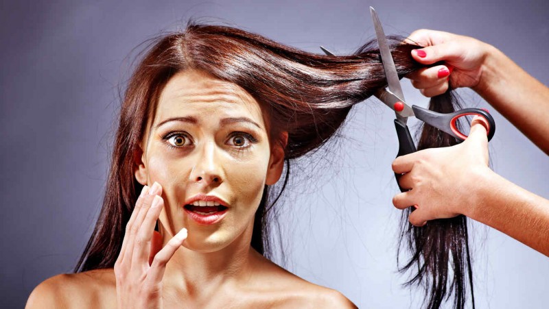 mujer-preocupada-cortar-cabello