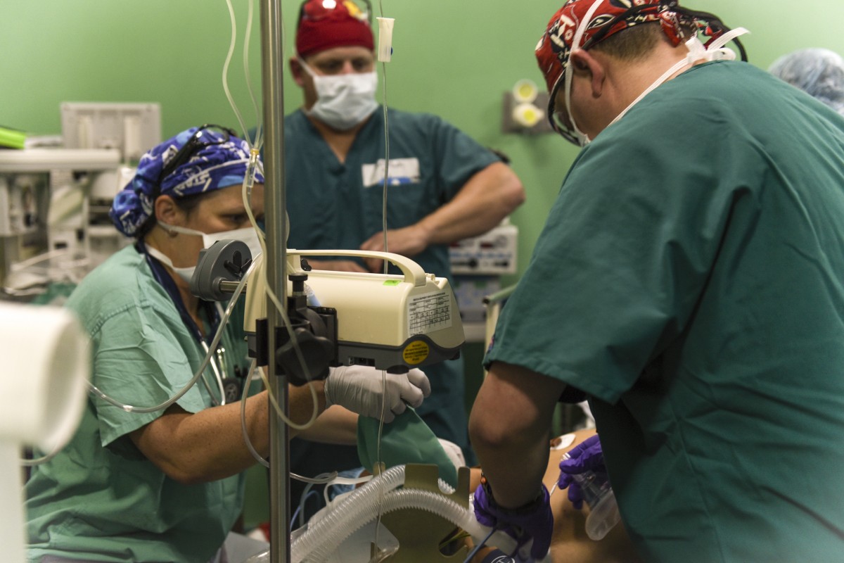 A Military Mobile Surgical Team assigned to Joint Task Force-Bravo prepares a patient for surgery at the Gabriela Lavarado Hospital in Danli, department of El Paraíso, Honduras, Jan. 15, 2018. The team conducted general surgeries January 15 – 18, collaborating with tehir Honduran counterparts to alleviate the surgical backlog in the region. (U.S. Army photo by Maria Pinel)