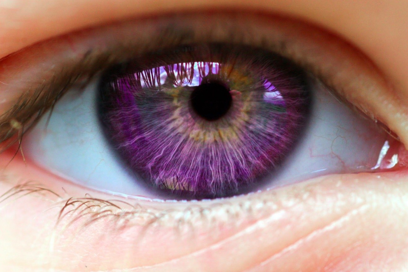 Ojos de colores extraordinarios, rojos y violetas son los más extravagantes RadioHouse Ojos de colores extraordinarios, rojos y violetas son los más extravagantes RadioHouse
