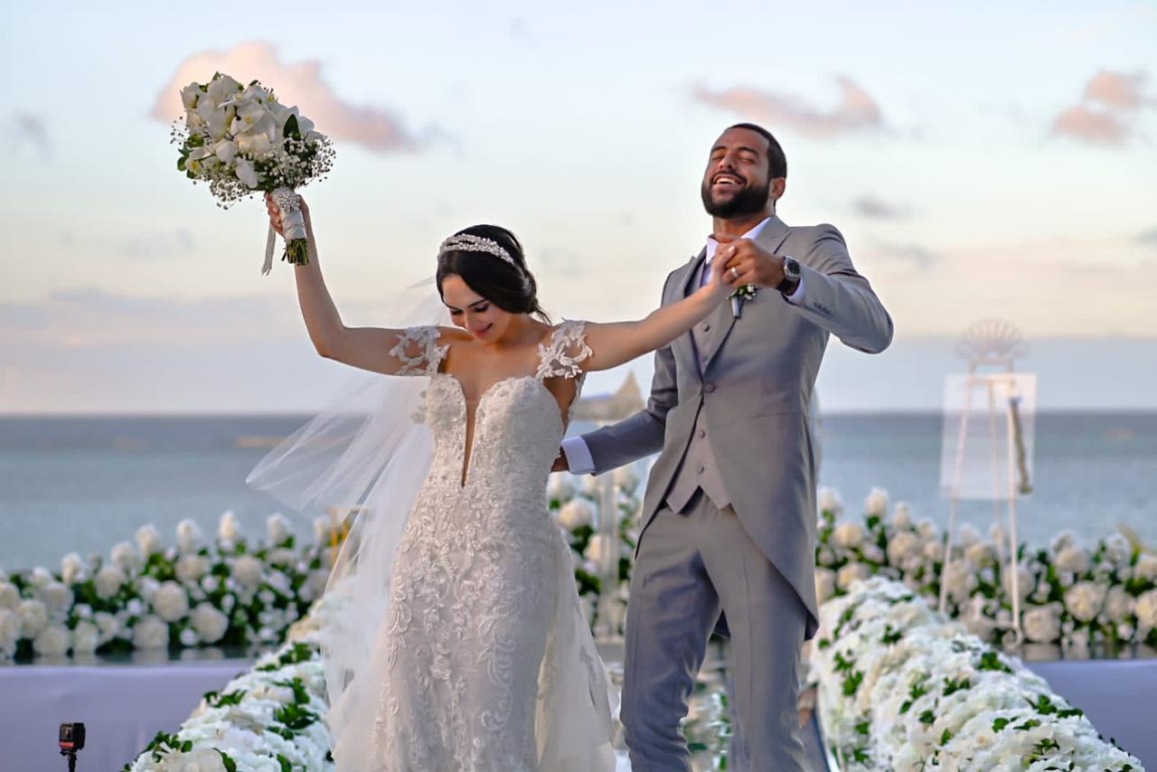Doble festejo! Así fue la boda eclesiástica del futbolista Edrick Menjívar - RadioHouse