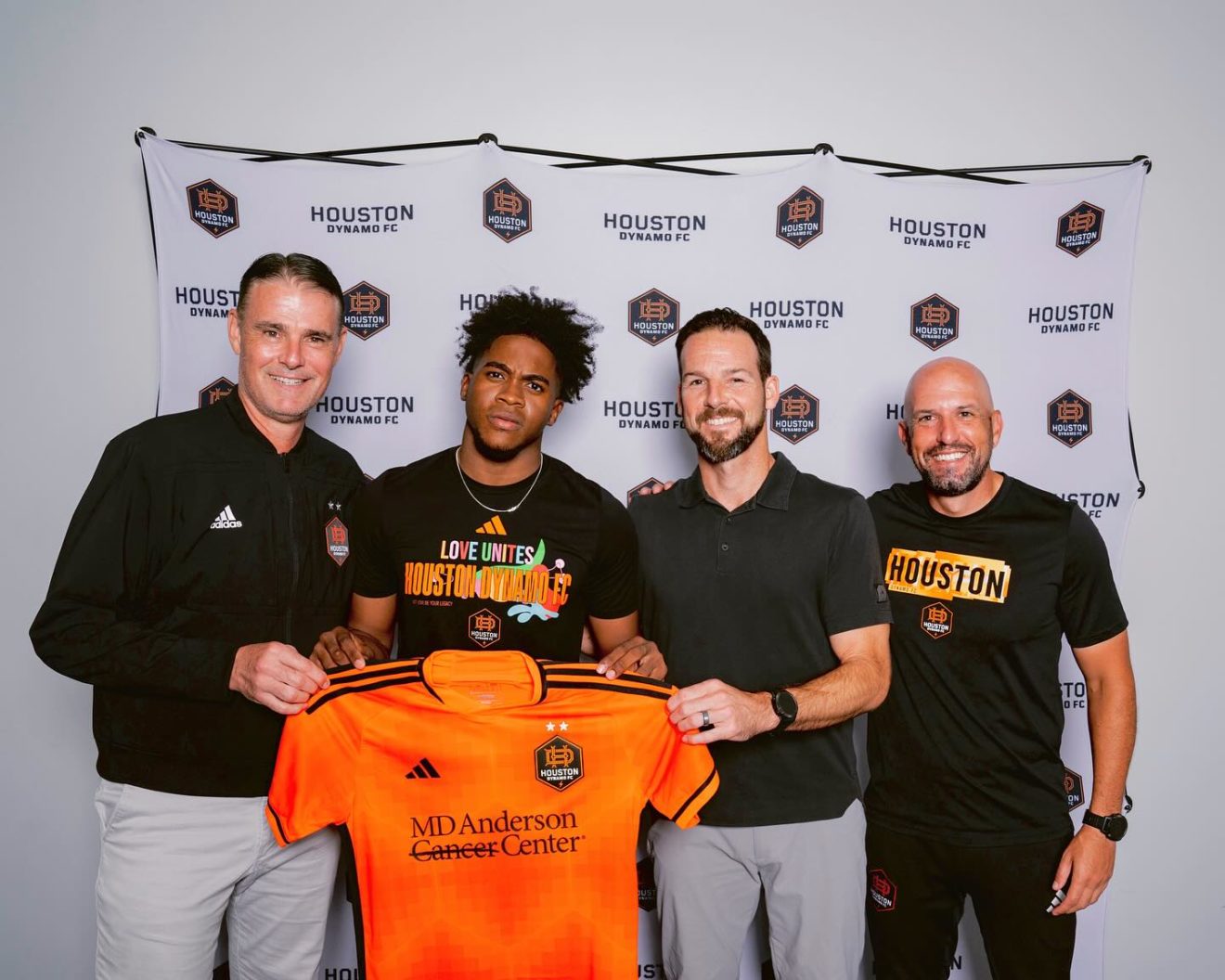 El delantero Exon Arzú en el roster del Houston Dynamo para 2025
